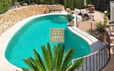 Preciosa y encantadora villa con privacidad y buenas vistas.